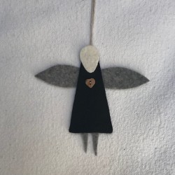 Ange aux ailes grises